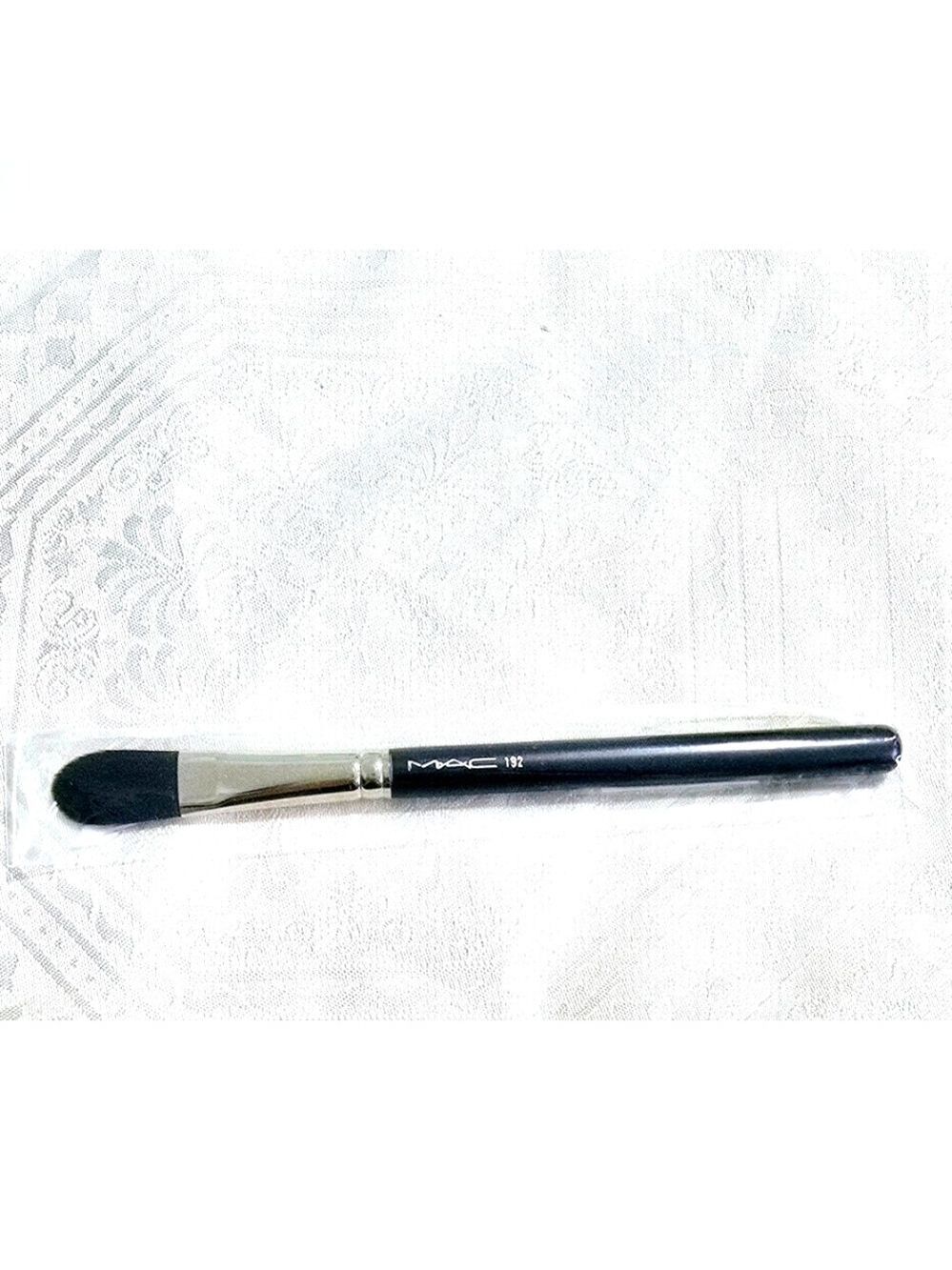 NEW! MAC MAC Cheek/Face Nip Brush #192